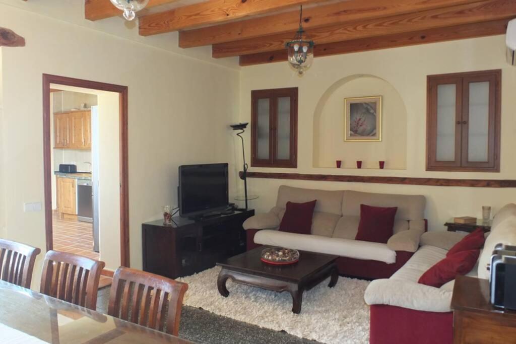 Vakantiehuis Maria, Bonita Casa Con Jardin Y Piscina Privada En Andraitx