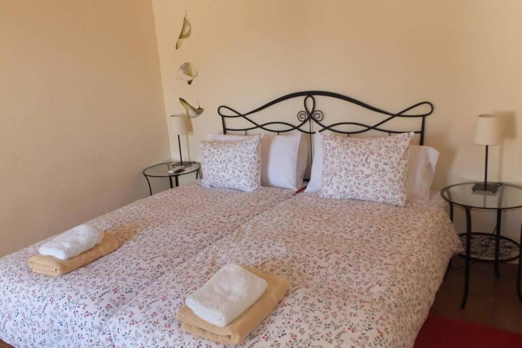Vakantiehuis Maria, Bonita Casa Con Jardin Y Piscina Privada En *