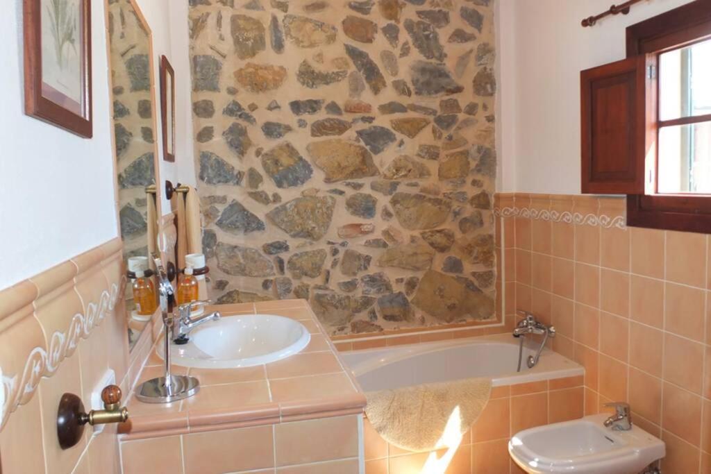 Maria, Bonita Casa Con Jardin Y Piscina Privada En Andraitx